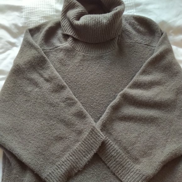 THEORY Taupe Ultra Light and Soft Wool & Cashmere Oversized Turtleneck Sweater - Picture 1 of 7